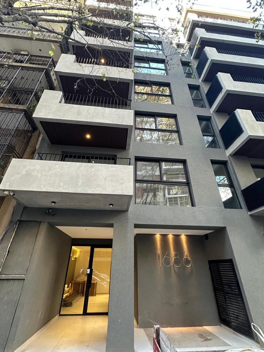 Fachada moderna del Edificio José Bonifacio en Caballito