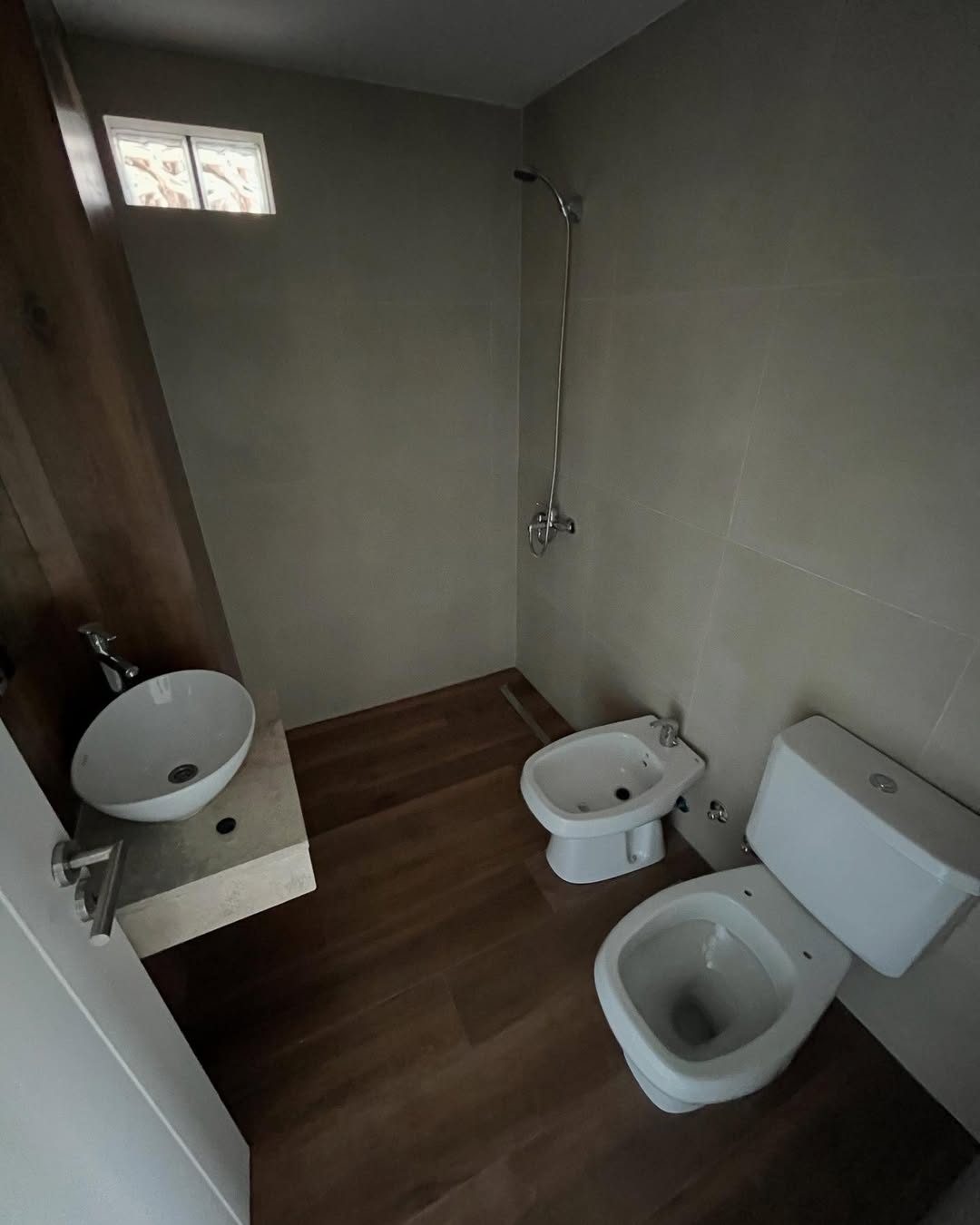 Inodoro y bidet del Edificio